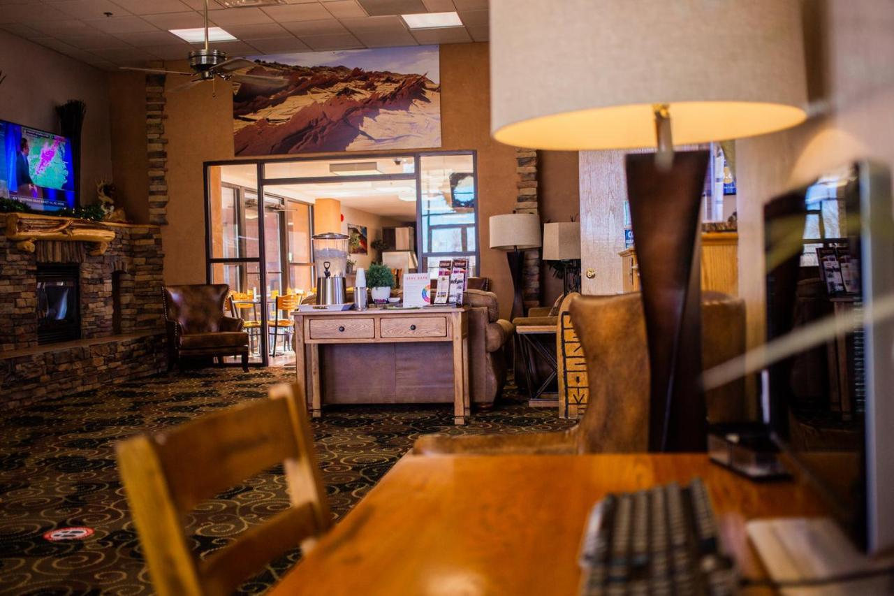 Inn At The Canyons Монтичело Екстериор снимка