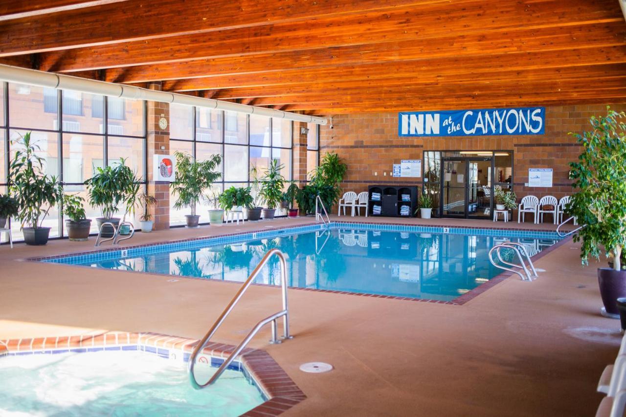Inn At The Canyons Монтичело Екстериор снимка