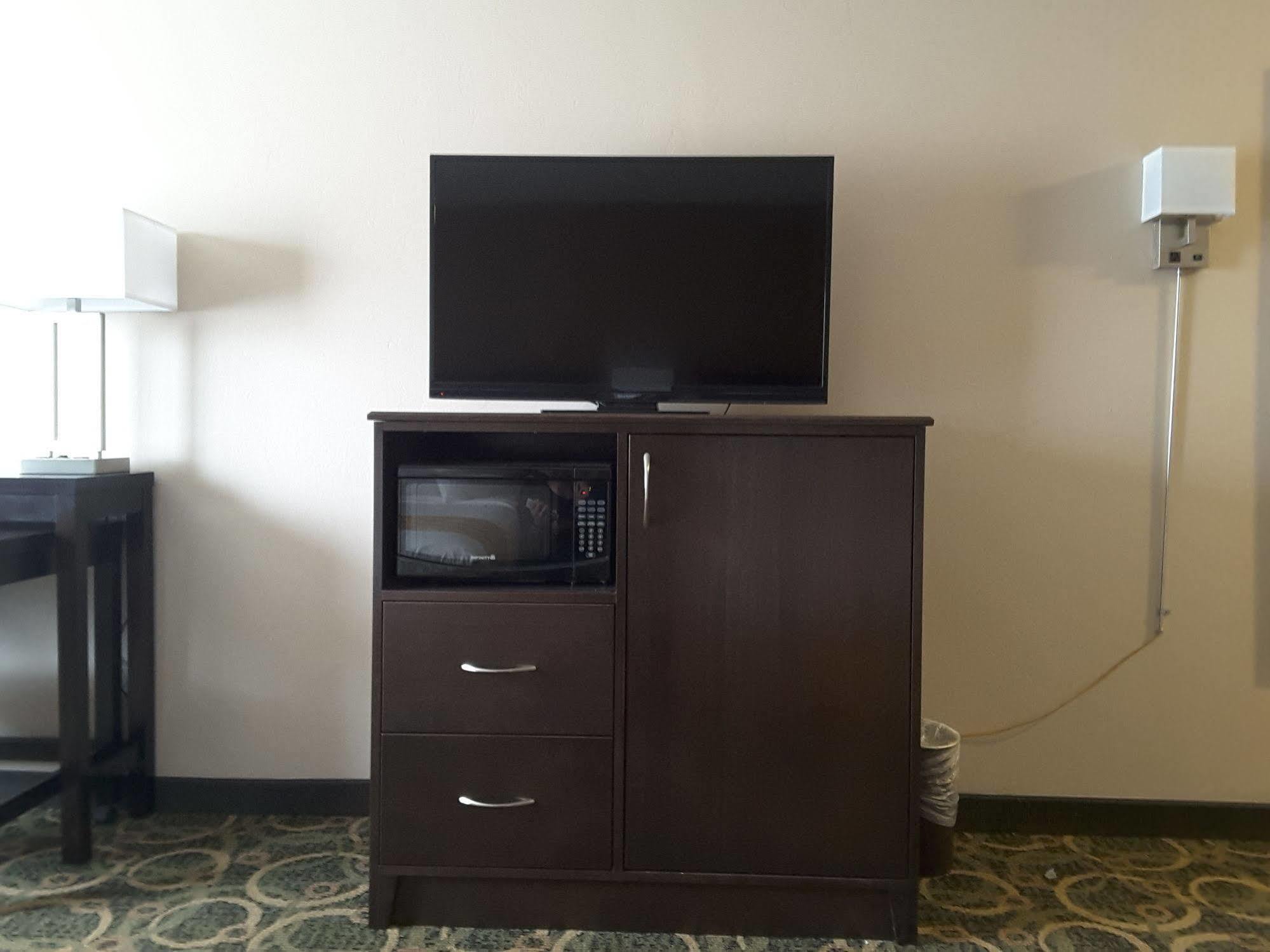 Inn At The Canyons Монтичело Екстериор снимка
