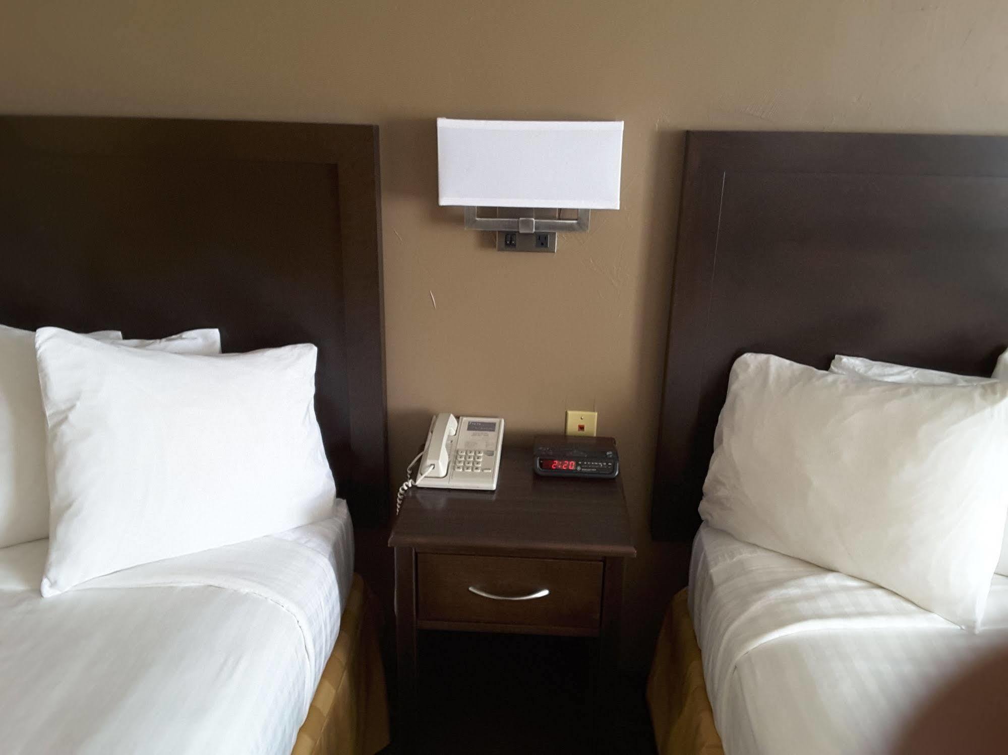 Inn At The Canyons Монтичело Екстериор снимка